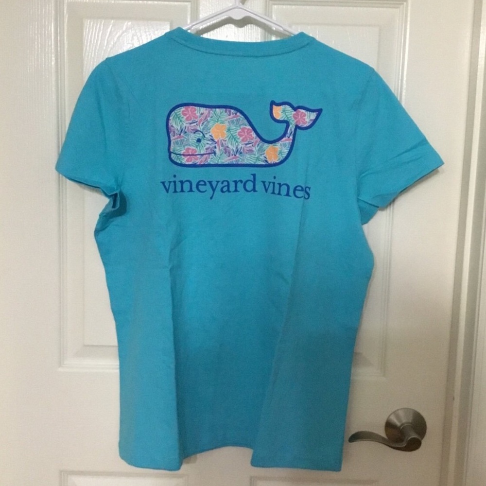 Vineyard Vines Gulf Tropical Whale SS Tee Turquoise 
Choose Women’s Large or XL
